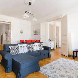 Apartment Friendly Oktogon, Budapest